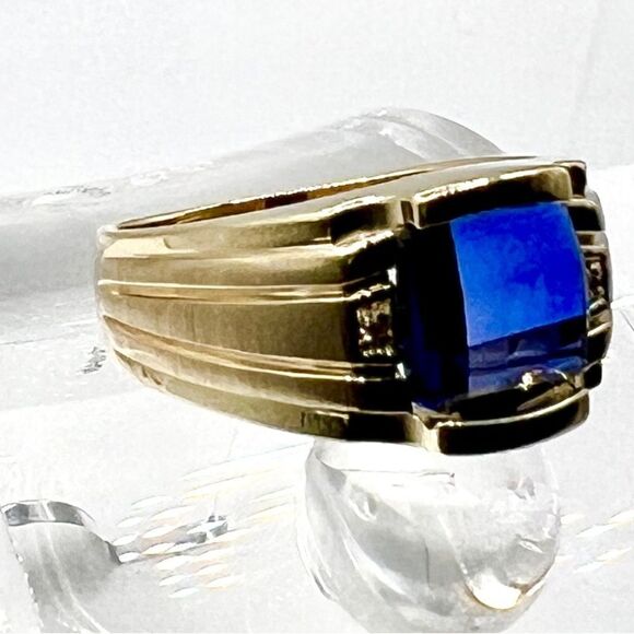 New 10k Gold Men's Created Sapphire and Diamond Ring - Picture 11 of 12